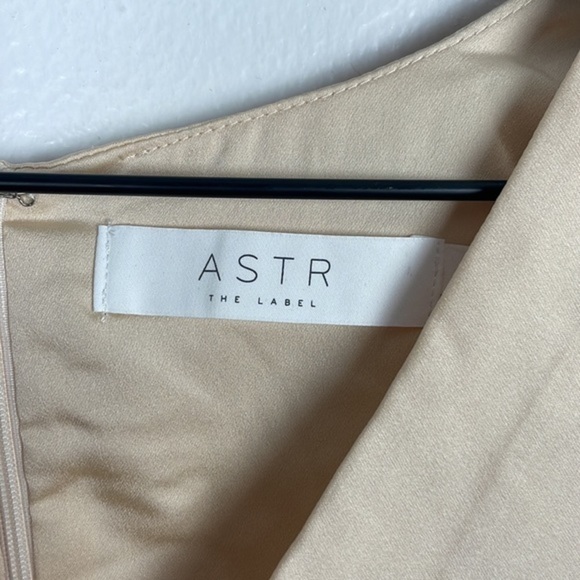 NWT ASTR Satin Balloon Puff Sleeve Top - Picture 8 of 11